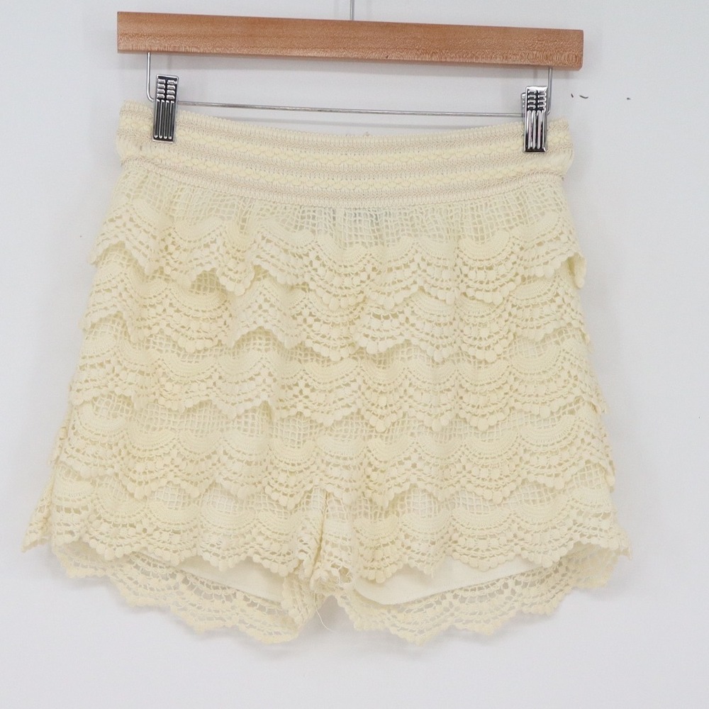 Blue Rain Shorts Women's S Cream Tiered Lace Scalloped Excellent
